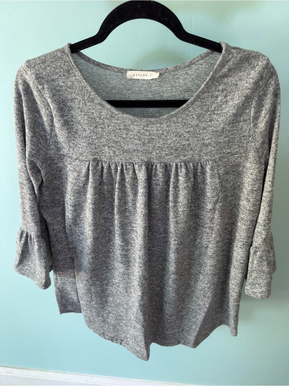 Reborn J  Heather Gray Gathered Front Knit Top Size Medium
